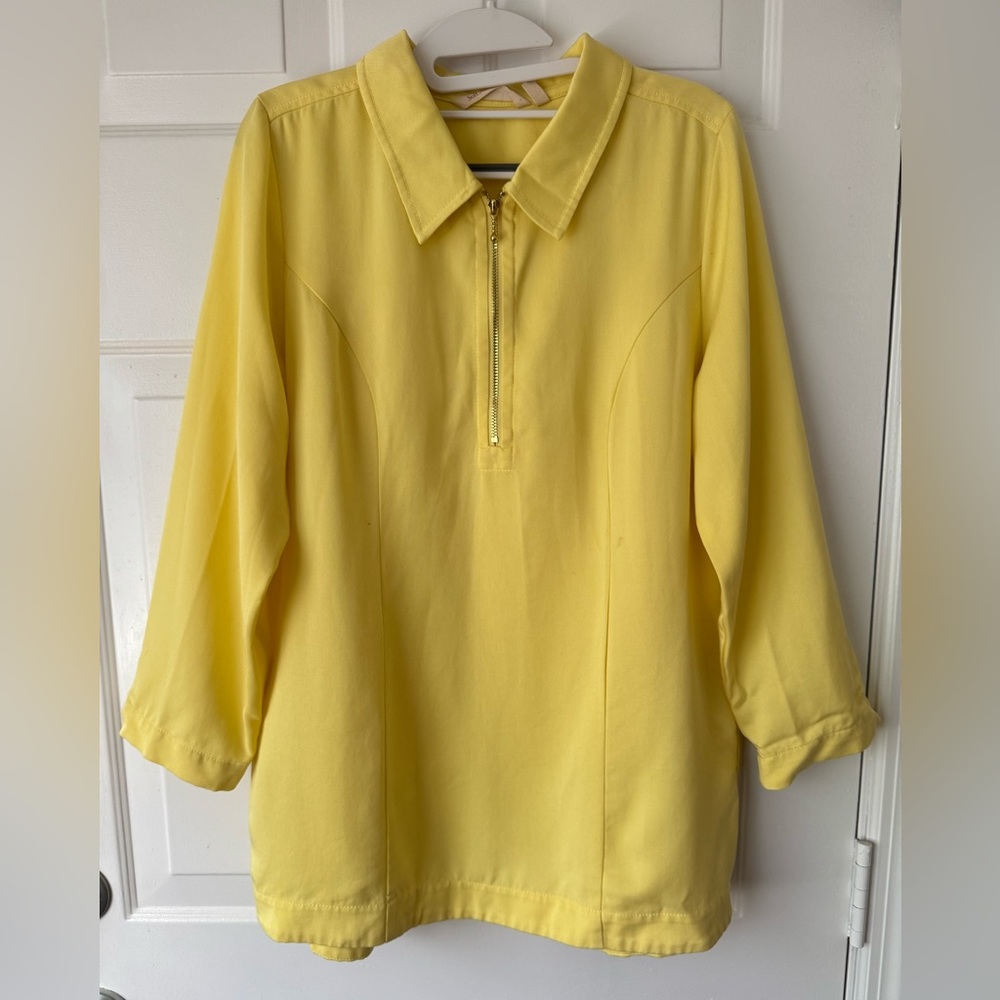 Soft Surroundings Butter Yellow‎ Day Defining Womens Small Button Details